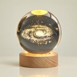 Lámpara galaxia LED 3D de cristal con base de madera encendida, foto de estudio