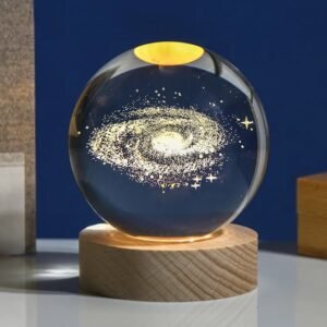 Lámpara galaxia LED con esfera de cristal y base de madera